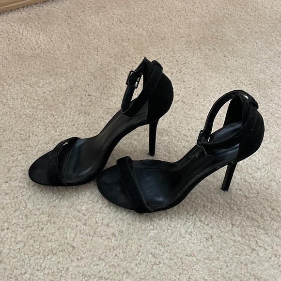 Lulu’s Black Stiletto Heel - Picture 3 of 5